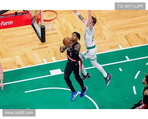 黄蜂逆转开拓者 米勒23分格兰特24分精彩表现 黄蜂逆转开拓者 米勒23分格兰特24分精彩表现